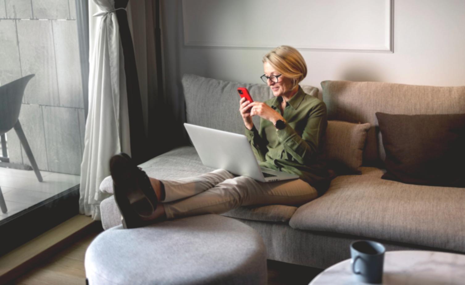 Session de formation en budget créatif avec participants actifs